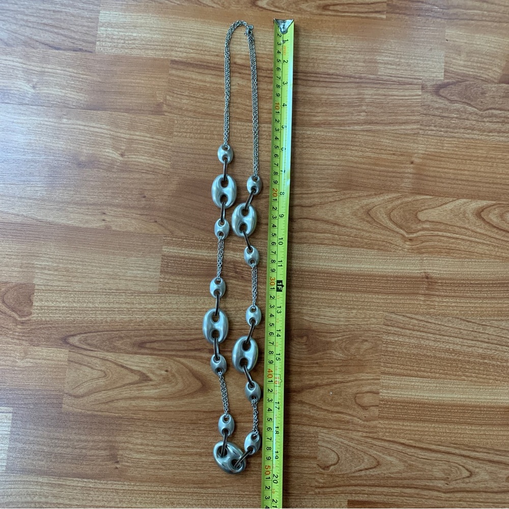 Free item: long necklace